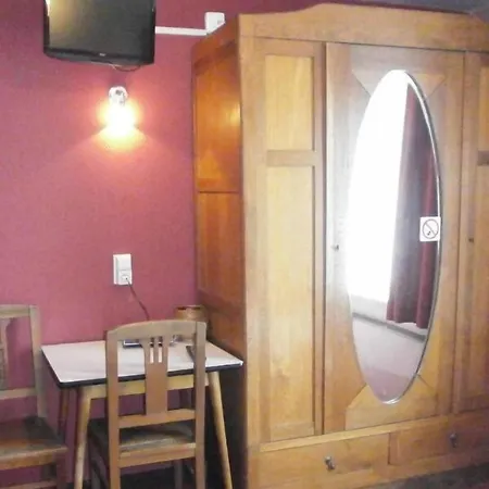 Отель Cobut Фалаен