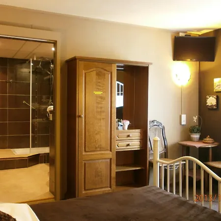 Отель Cobut Фалаен