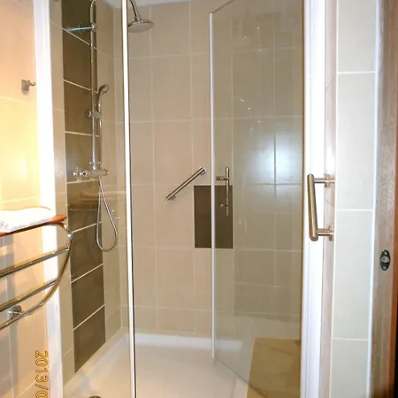 Cobut Отель Фалаен